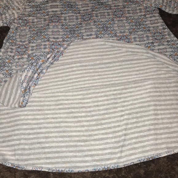 Lularoe tunic with butterflies - Picture 4 of 8